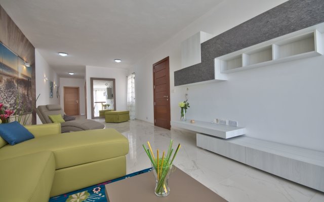 First Class Apartments Calleja by G&G