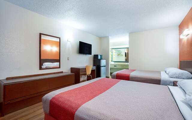 Motel 6 Covington, TN