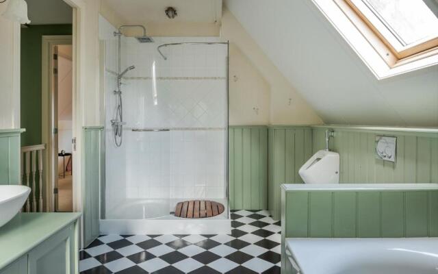 Beautiful English Villa With Hottub