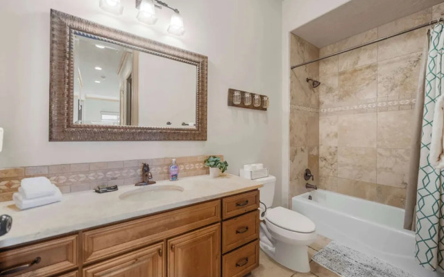 Coral Sunset Amenity-filled!