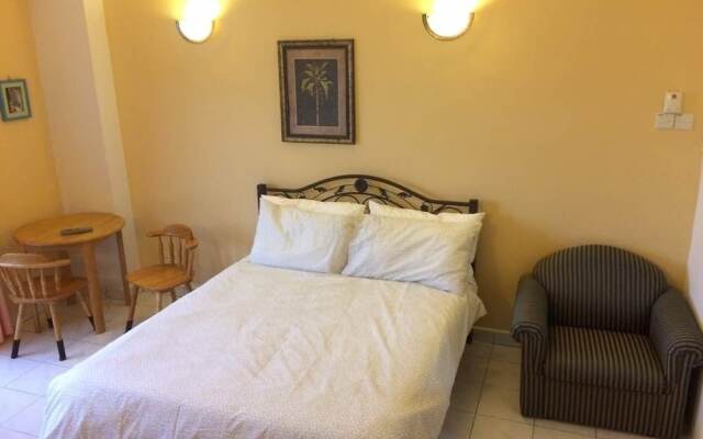 2 Bedrooms Apartment by Paul