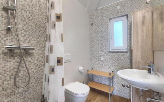 Four bedroom Holiday Home In Loborika