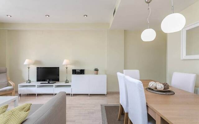 Elegant 3 Bed With Views of Sagrada Familia