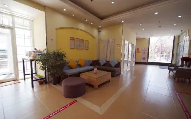 Home Inn (Beijing International Exhibition Center Liufang Metro Station)