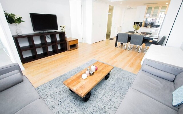 E10 Darling Harbour 2 BDR APT