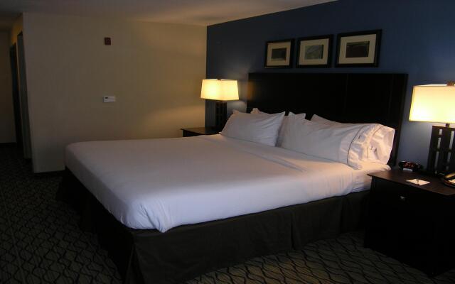 Holiday Inn Express & Suites Belle Vernon by IHG