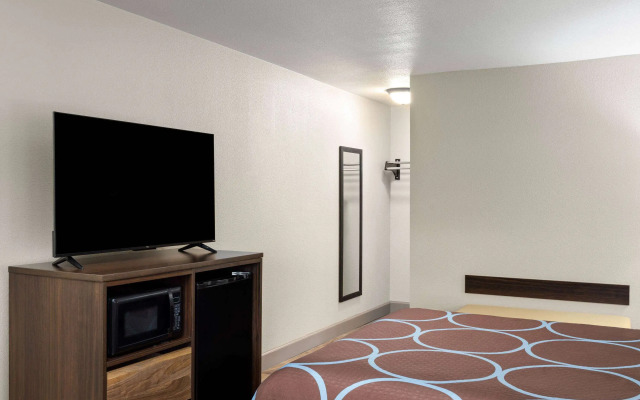 Super 8 by Wyndham Fallon