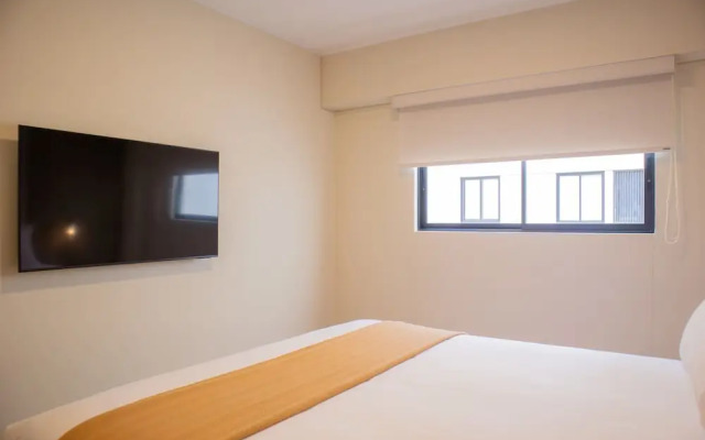 w Modern 3BR w Balcony Near Kennedy Park