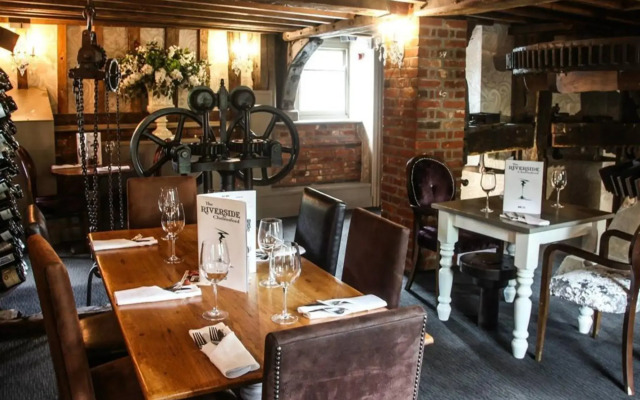 Riverside Inn