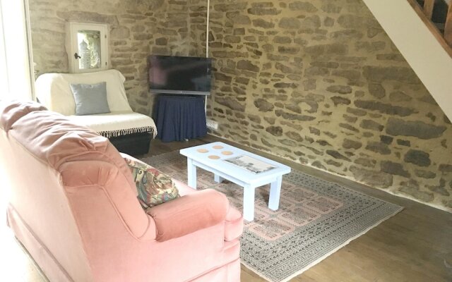 House With one Bedroom in Plounérin, With Pool Access, Furnished Garde