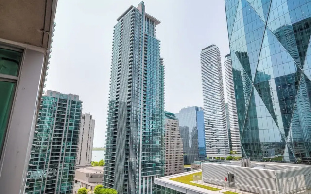 Rivetstays - The Yonge Grand Suites