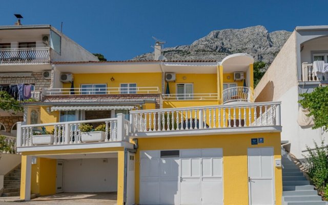 Apartment for 4 Persons With sea View in Baska Voda Baska Voda