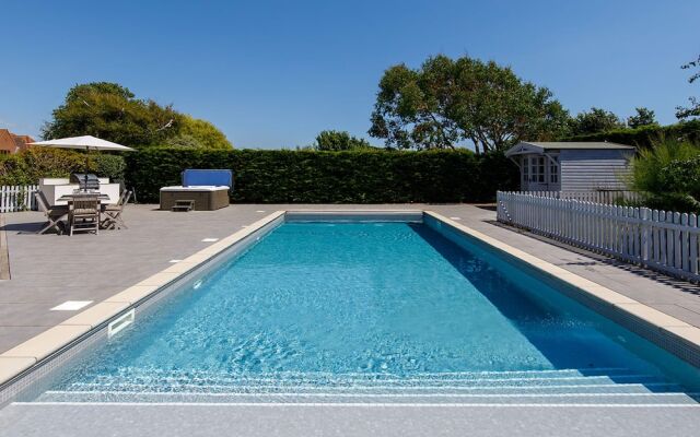Beach House With Pool in West Wittering