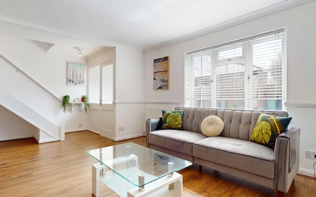 Entire 3 Bed Home in Basildon Sleeps up to 6