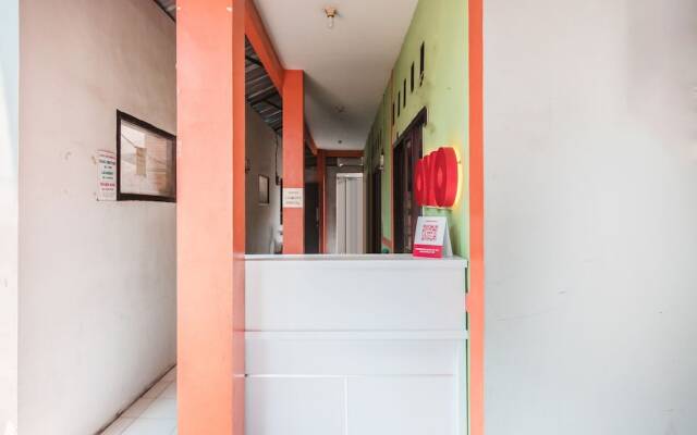 OYO Living 1756 Amira Guest House