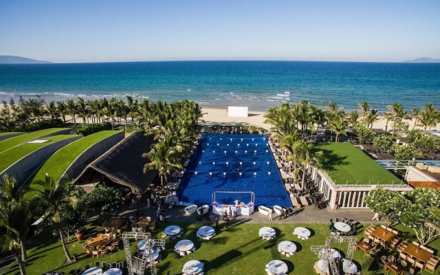 Luxury Pool Villa Resort
