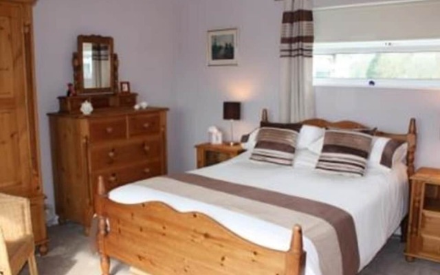 Romantic Apartment in Wisemans Bridge With Terrace