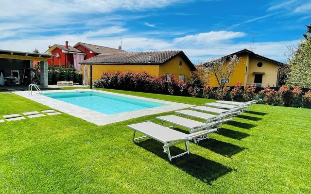 Stunning Private Apartment With Exclusive Swimming Pool Near Alba