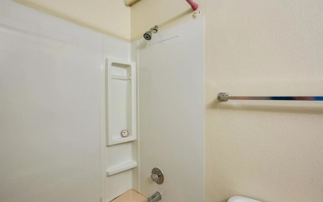 36sll - Convenient - Inexpensive - Kitchenette - Sleeps 6 1 Bedroom Condo