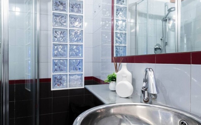 Hintown Navigli by Night