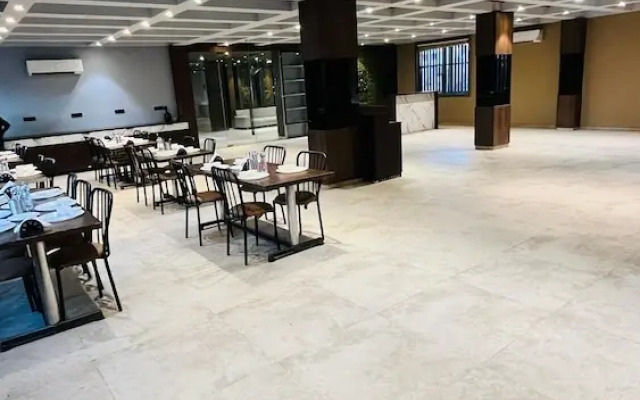 Hotel Elegant inn- Ichhapore