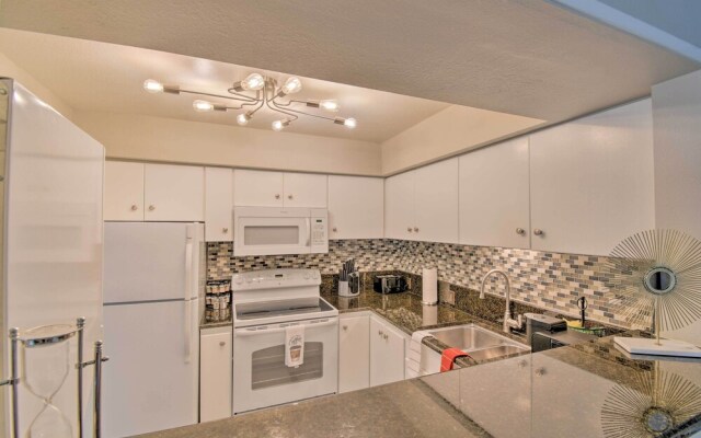 Sleek Phoenix Condo: Walk to Biltmore Fashion Park