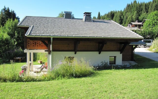 Cozy Chalet in Les Gets with Sauna