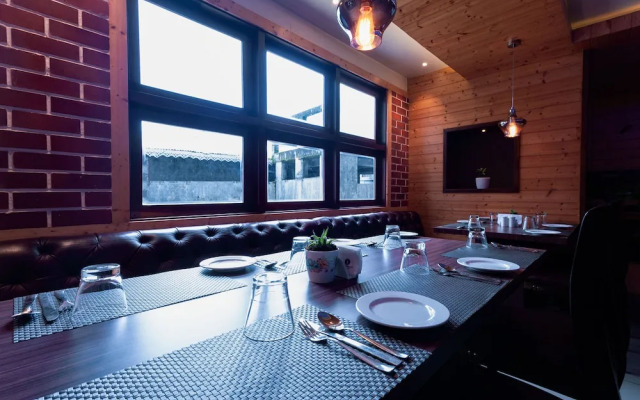 Sumitel Sanderling 500 meters from Mall Road