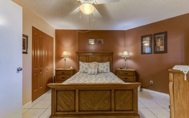 Sunglow Resort 305 by Distinctive Beach Rentals