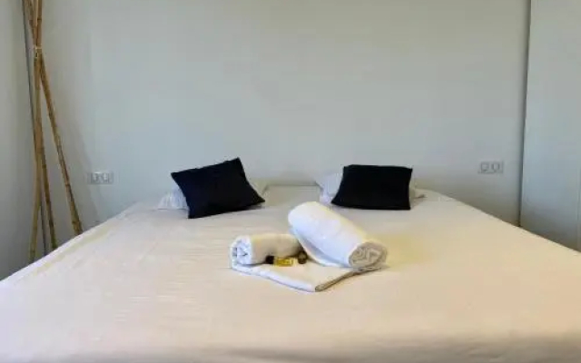 Bnb Renting Le Cèdre Spacious Studio In Cannes With A Balcony Wifi And Ac - BNB in 戛纳 - Photo 2