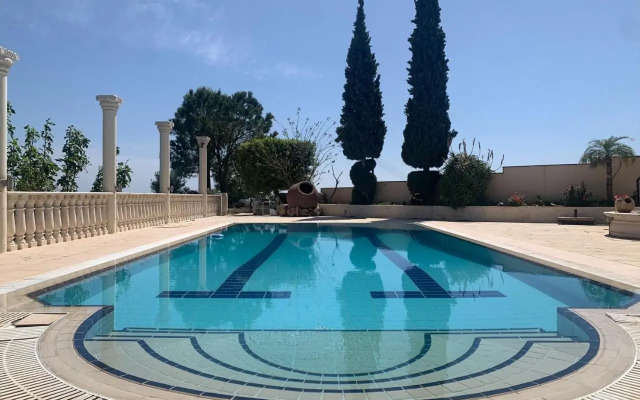 Breath-taking studio on hill top with pool