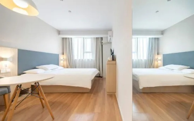 Only Court Hotel (Shanghai Wildlife Park Dachuan Road Branch)