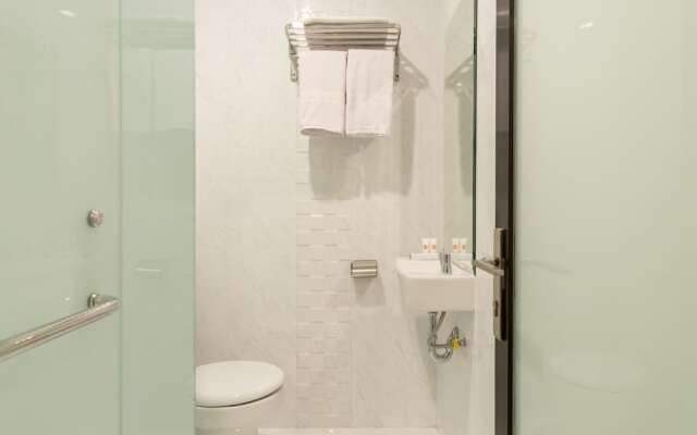 OYO 727 Merlion Hotel