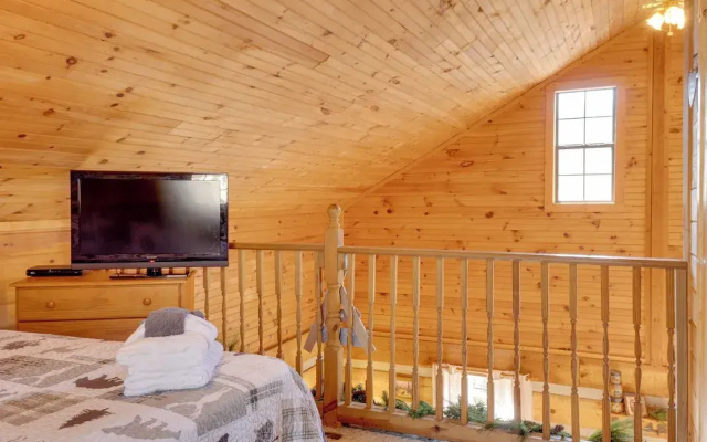 Private Hot Tub & Game Room: Mountain Retreat!