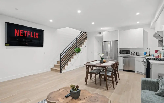 Not Affected by the Fire/modern 5BR Home With Parking, Near LA Attractions #4