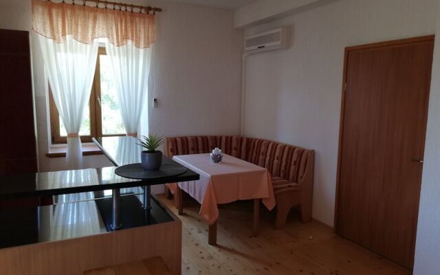 Villa Valeta 500 Meters From the Beach