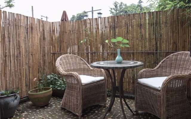 Hangzhou Yunqi Fan Path Blue b&B