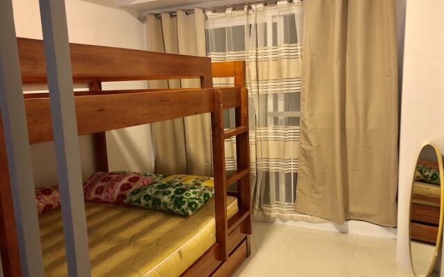 Dr. Calayan's Cozy Wind Residences Tagaytay Taal View