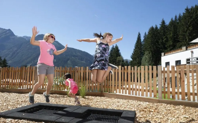 Amazing Chalet in Neukirchen near Wildkogel Ski Arena