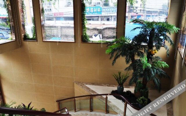 Xiaodongmen Holiday Business Hotel