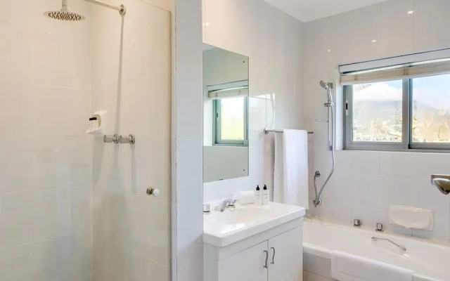 Charming Home With Mountain Views at Rivendell