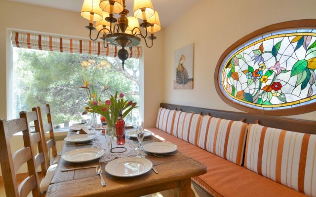 Villa with Incredible Sea Views And Pool Sleeps 7