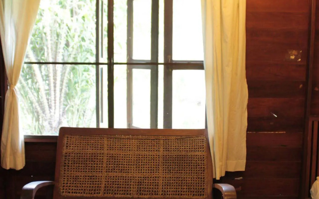 Thai Teak House Garden Homestay