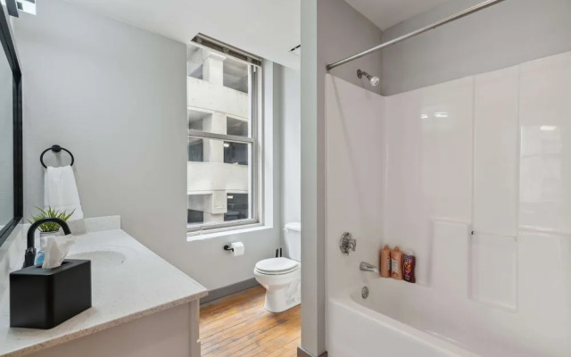 Spacious 2BR Downtown Retreat