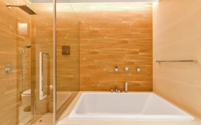 Premium 2 plus1BR condo Bluewater Island