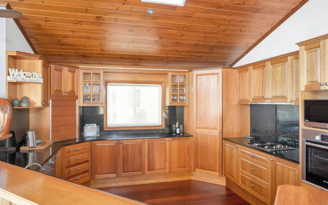 NOBLEVIEW Gerringong 4pm check out Sundays