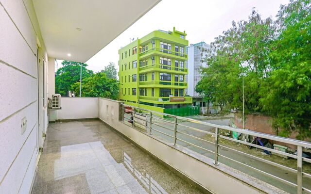 Fabhotel White House Bnb