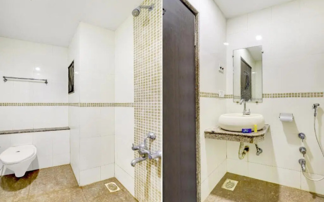 Hotel Skylawn by OYO Rooms