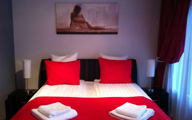 Alex Rooms