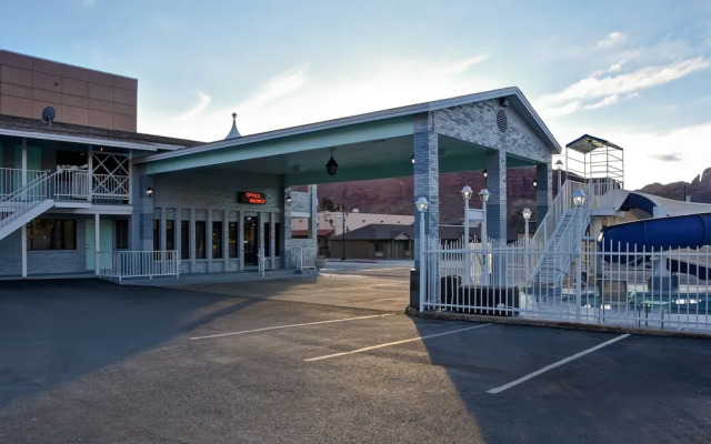 Expedition Lodge